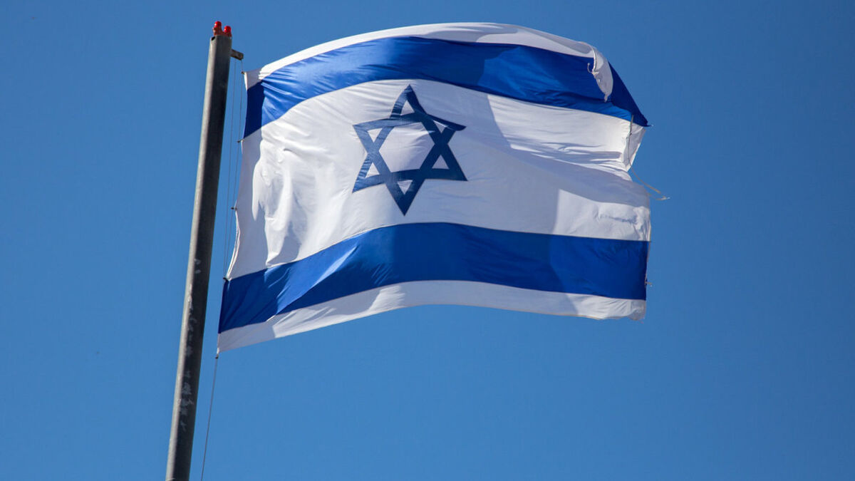 drapeau - Nice : Christian Estrosi refuse de retirer le drapeau israélien du fronton de sa mairie