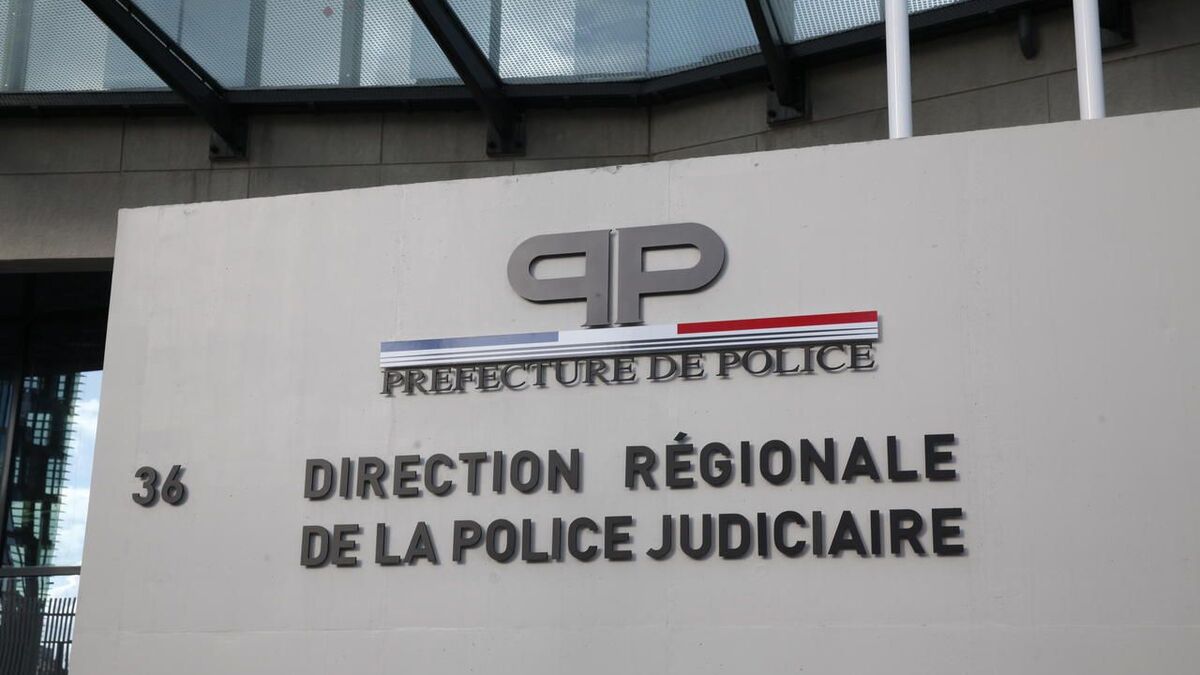 Avocate - Appelée à Assister un Suspect, une Avocate Pénaliste Parisienne Se Retrouve également en Garde à Vue