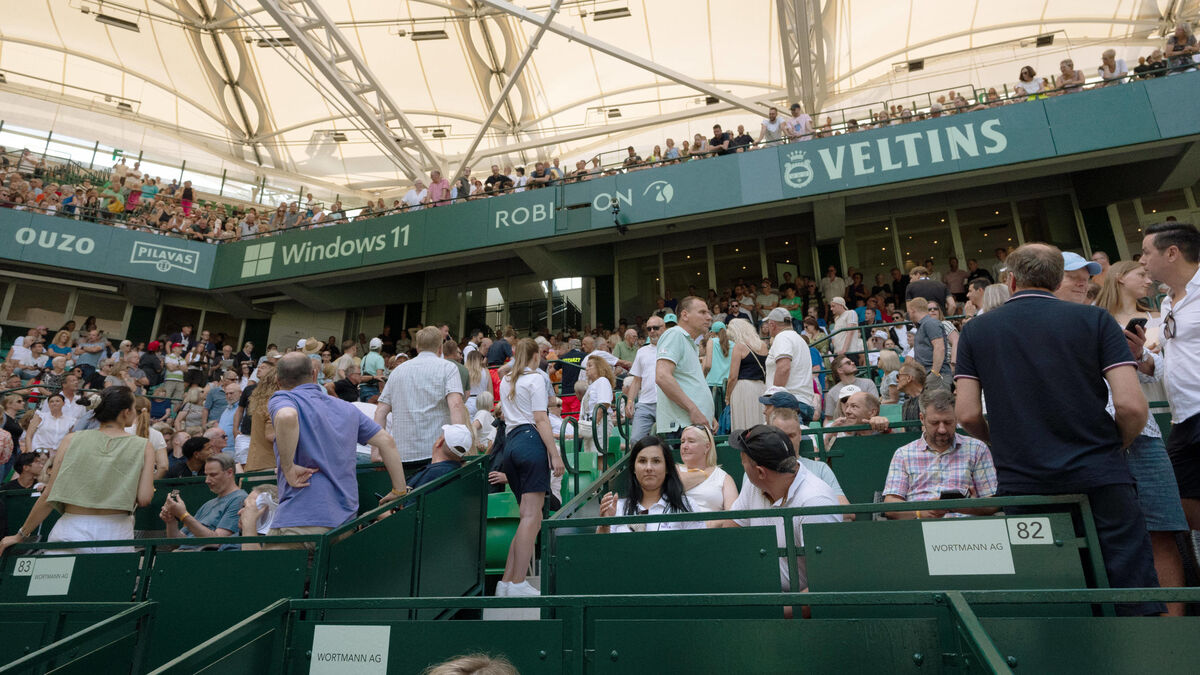 Femme - Tennis : « Ça ne s'est jamais produit en 32 ans », une femme blessée par un panneau publicitaire au tournoi de Halle