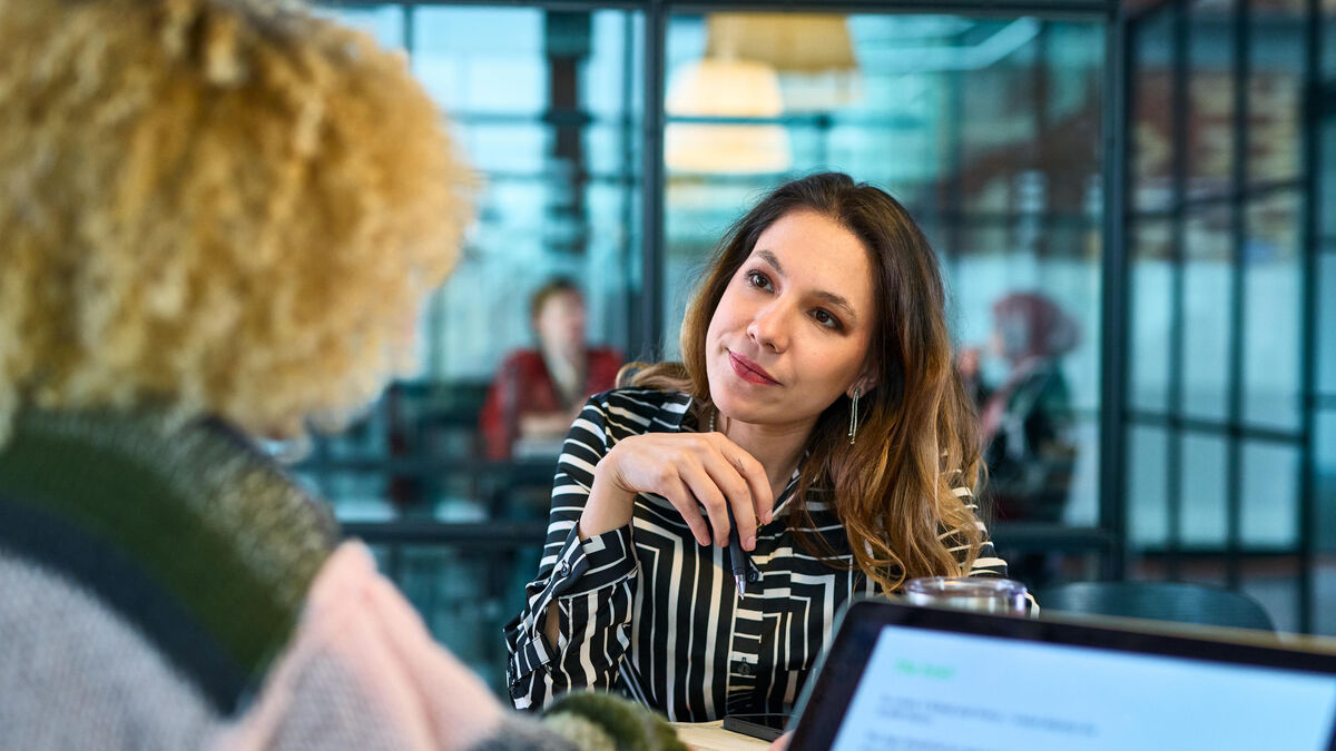 travail - Mal-être au travail : des salariés « bienveilleurs » à l'écoute de leurs collègues