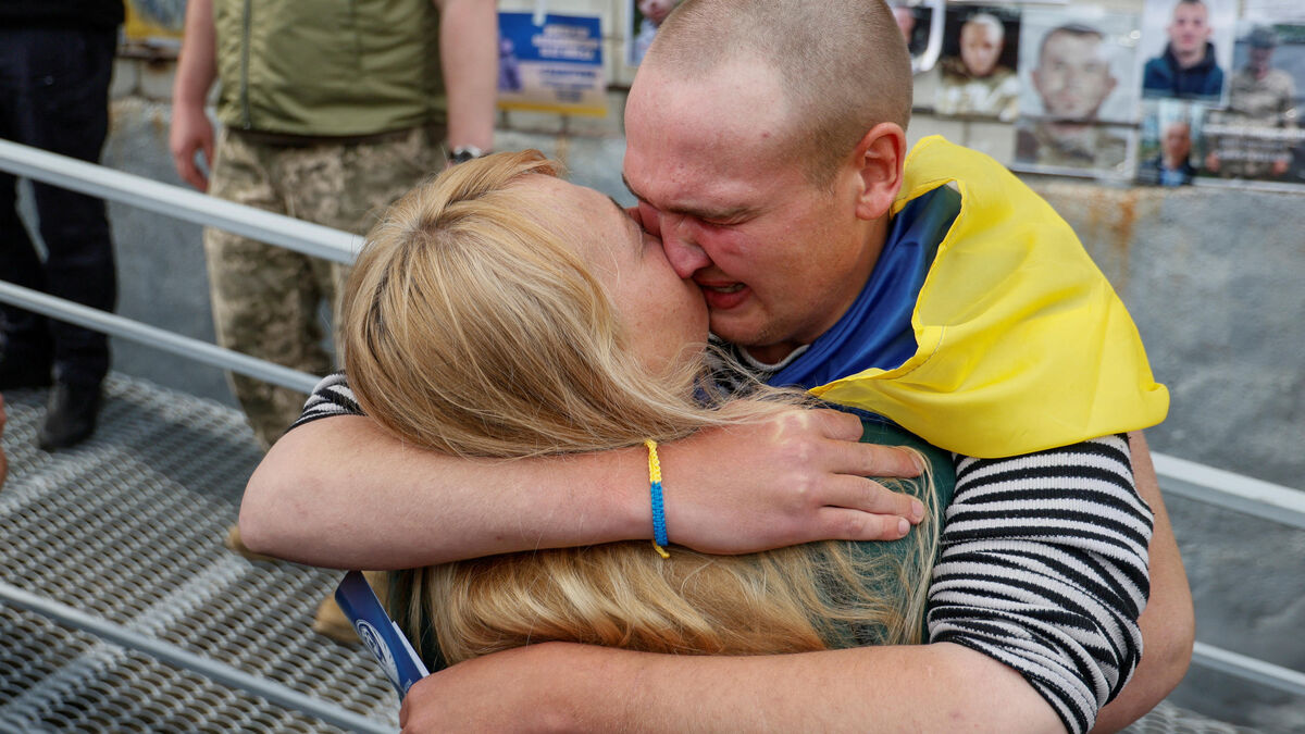 soldats - Guerre en Ukraine : Kiev s'indigne du traitement d'un de ses soldats, revenu de captivité avec « gloire à la Russie » gravé sur le ventre