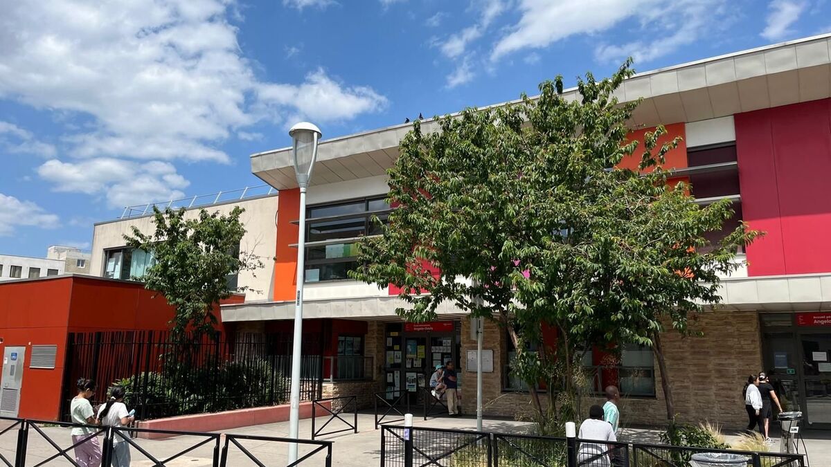 Directeur - Un Directeur d'École Publie les Noms de Huit Enseignants Absents pour L'Aïd : Réactions Indignées à La Courneuve