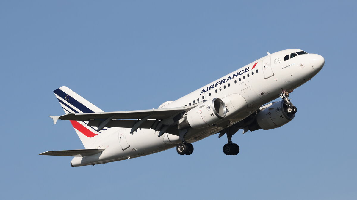 Boeing - Une Odeur de « chaud » dans la cabine : un Boeing 777-328 reliant Paris à São Paulo atterrit en urgence à Bordeaux