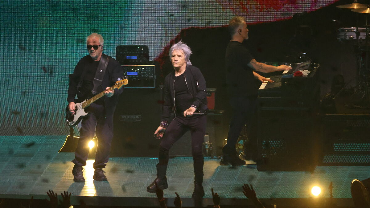 Concert - Indochine En Concert à L’Accor Arena : Un Ciel Étoilé, Des Tubes à Gogo Et Un Public En Folie