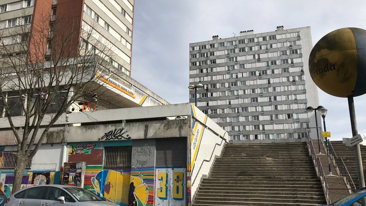 Bagnolet - Coups de feu à Bagnolet : une balle perdue traverse un appartement et se loge dans une armoire