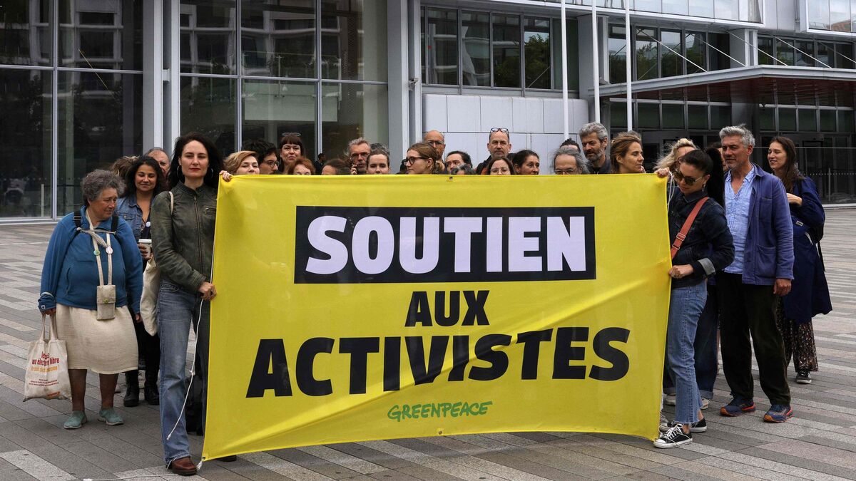 Macron - Vol de la statue de Macron au musée Grévin : deux activistes de Greenpeace placés en examen