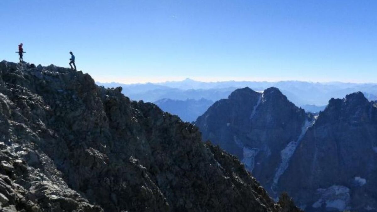 alpinistes - « Une chute de près de 200 m » : en Isère, deux alpinistes perdent la vie dans le massif des Écrins