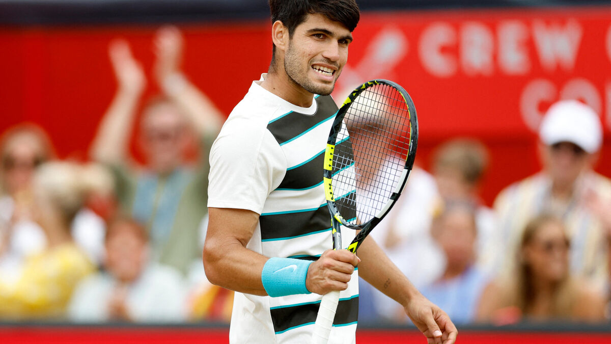 Tennis - Tennis : Les vidéos captivantes de la victoire éclatante de Carlos Alcaraz au Queen’s à une semaine de Wimbledon