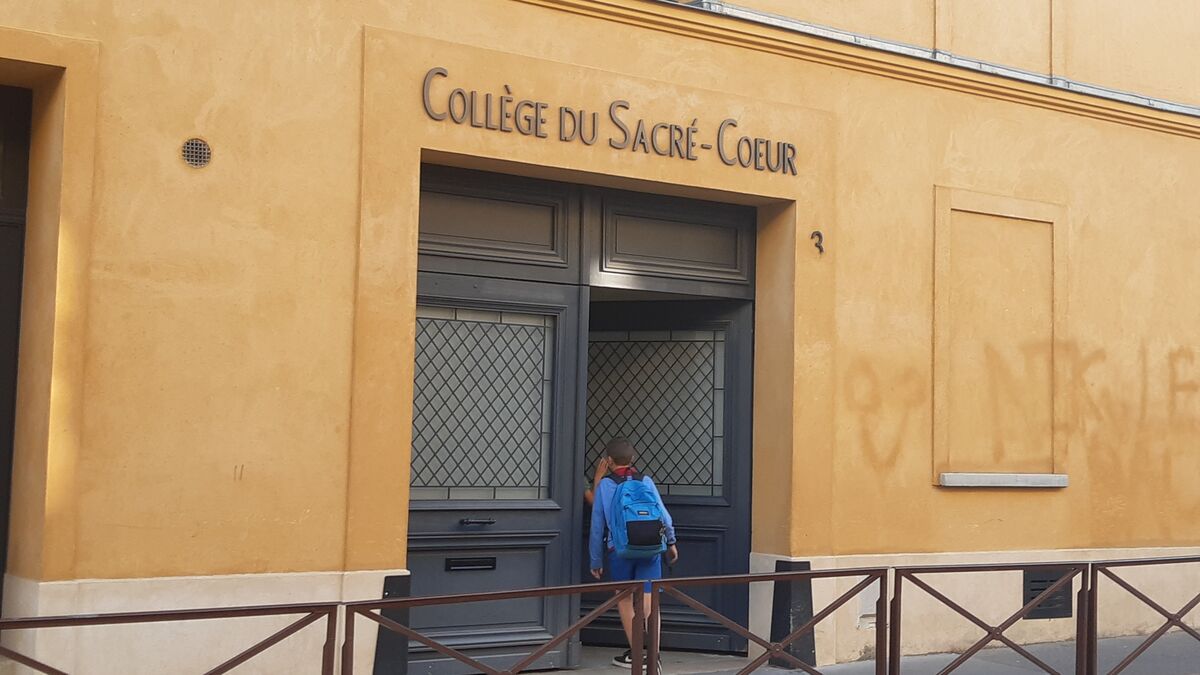 Collège - Messes Obligatoires, Prières Avant Les Cours… À Versailles, Le « glissement » D’un Collège Privé Sous Contrat