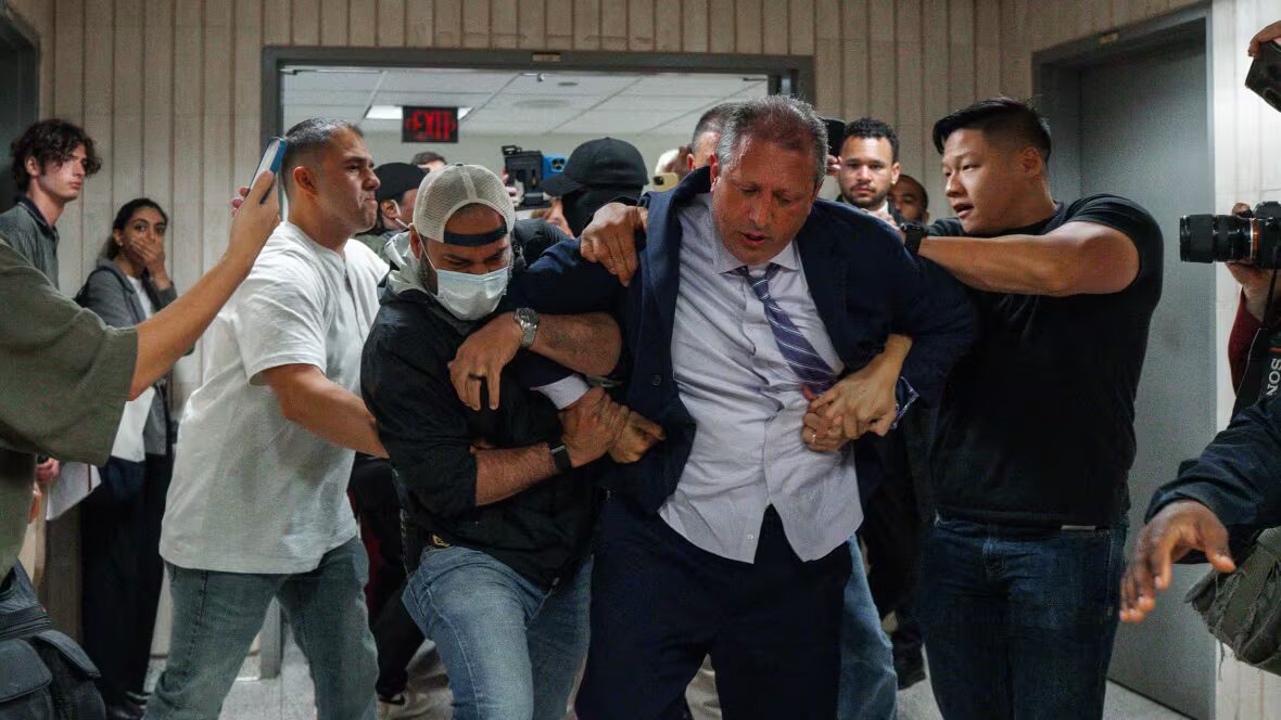 mairie - Le contrôleur de New York, candidat à la mairie, arrêté par des agents fédéraux au tribunal de l'immigration