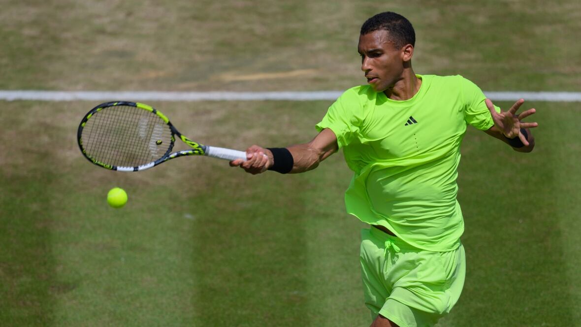matchs - Les Canadiens Auger-Aliassime et Shapovalov remportent leurs matchs du premier tour à Halle