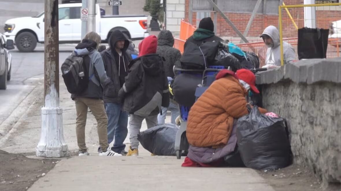 État - Belleville, Ont., Reste En État D'Urgence Avec Peu D'Espoir À L'Horizon