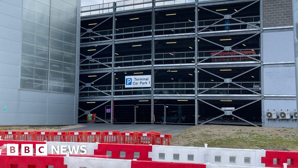 conducteur - Un conducteur de stationnement d'aéroport quitte l'hôpital après une chute