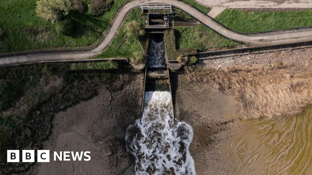 régulation - Le secteur de l'eau en difficulté nécessite une régulation renforcée, selon l'examen