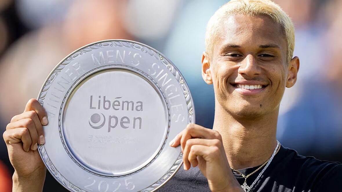 joueur - Le talentueux joueur de tennis montréalais Gabriel Diallo grimpe de 11 places pour se classer 44e au classement ATP