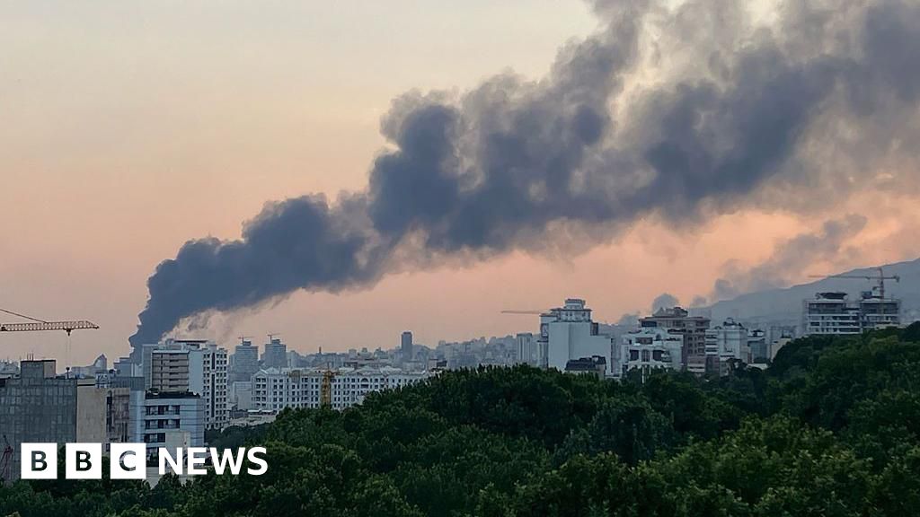 bombarde - Israël bombarde la télévision d'État iranienne en plein direct