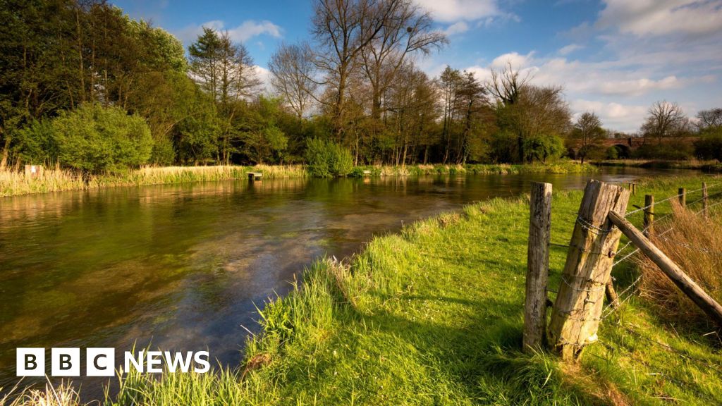entreprise - Alerte de l'entreprise de l'eau concernant l'interdiction des tuyaux après un printemps sec