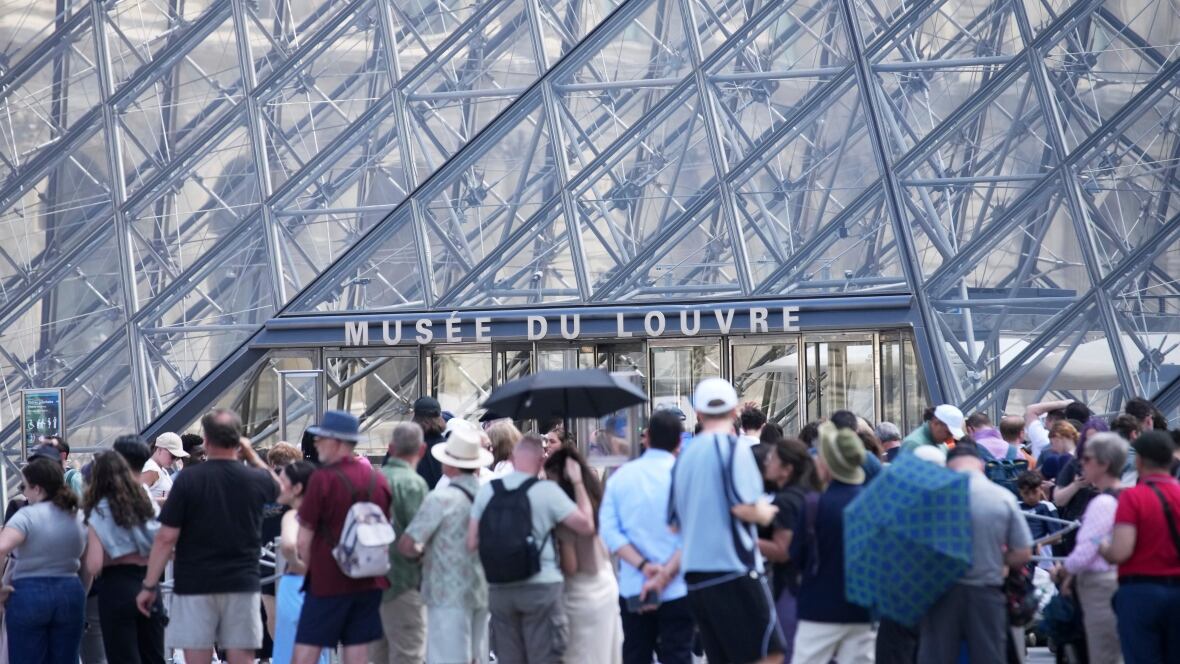 Louvre - Le Louvre, touché par le surtourisme, ferme ses portes aux visiteurs en raison d'une grève des employés
