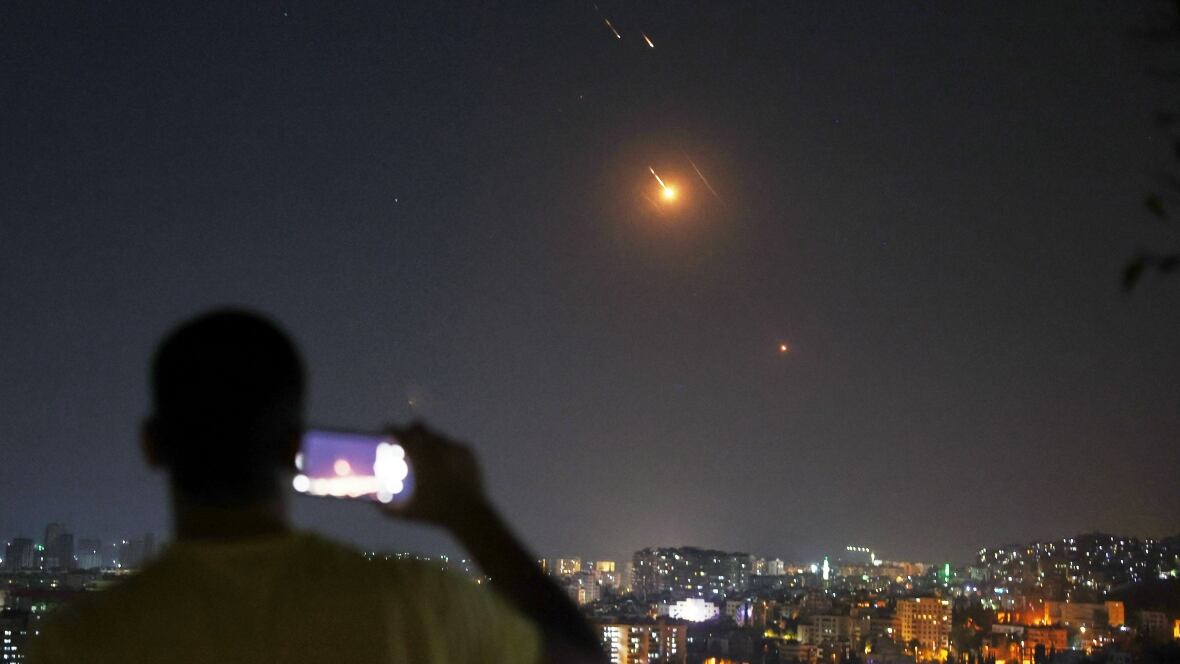 frappes - Israël lance des frappes aériennes intensives ciblant la capitale iranienne