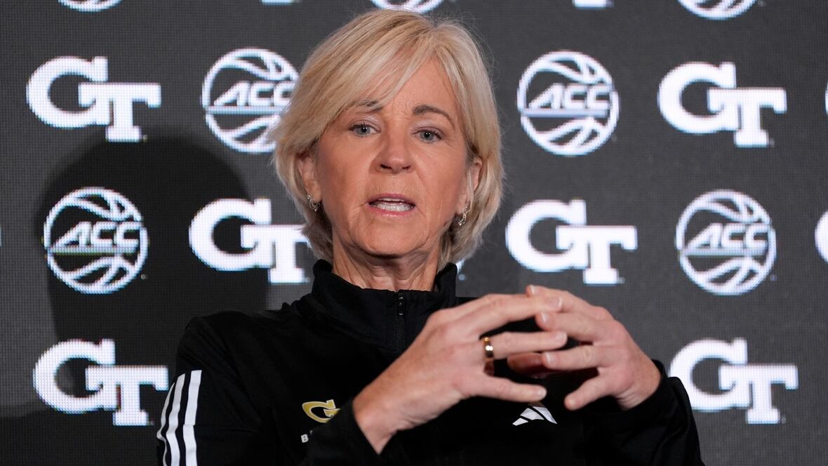 coach - Nouveau coach Nell Fortner peut-il résoudre le mystère de l'équipe féminine de basketball du Canada ?