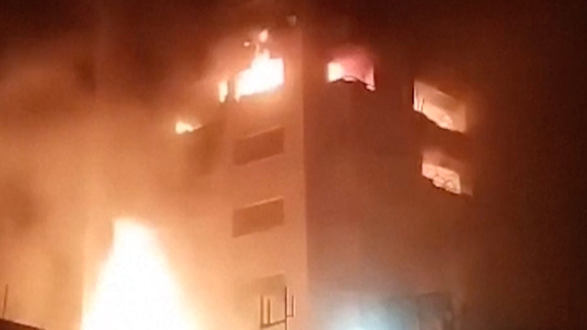 Téhéran - Images Capturent des Explosions et des Bâtiments En Flammes à Téhéran, Iran