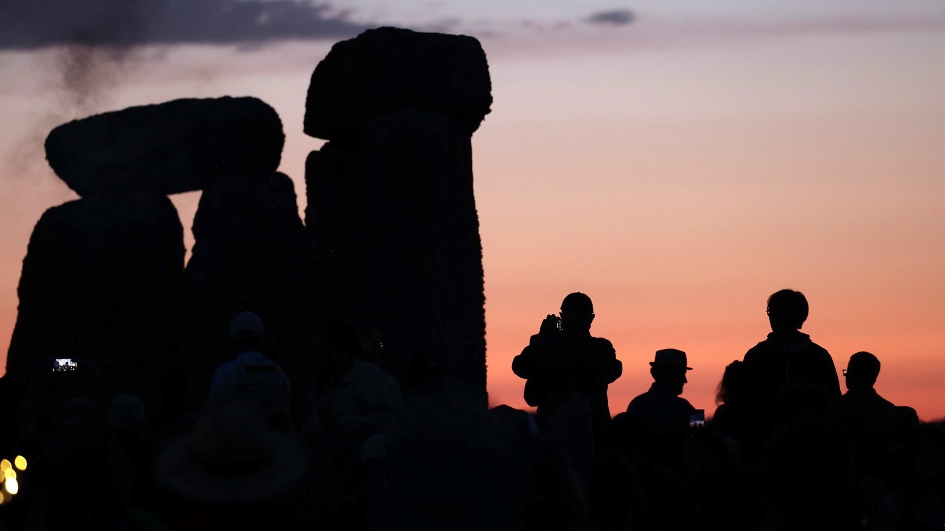solstice - Des milliers célèbrent le solstice d'été à Stonehenge