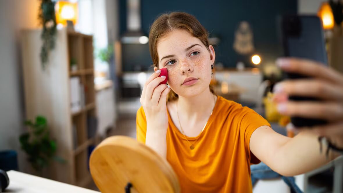 Sephora - Les enfants de Sephora utilisent des crèmes anti-âge : une nouvelle étude révèle que les dangers vont au-delà de la peau.