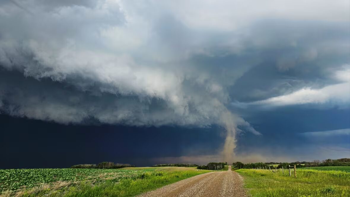 tornades - Des responsables enquêtent sur 8 tornades possibles à travers la Saskatchewan jeudi