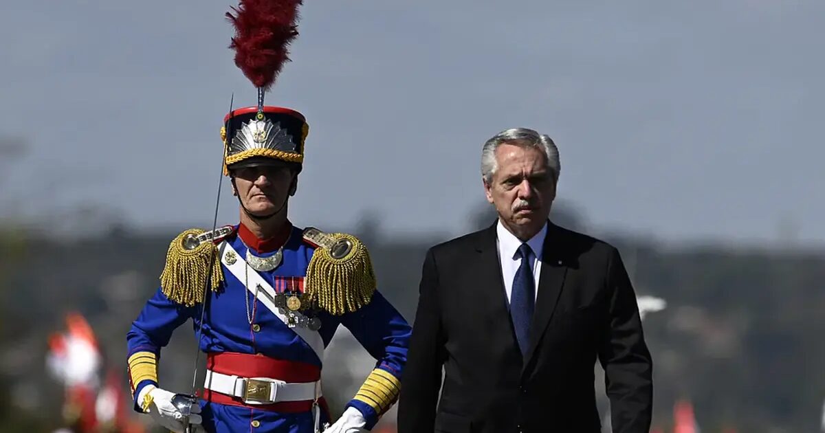procès - Le procès et l'embargo contre l'ex-président péroniste Alberto Fernández pour de sérieuses suspicions de son implication dans un réseau d'assurances d'État