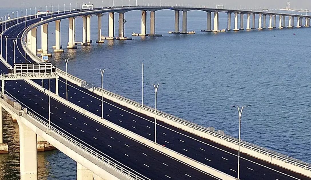 Chine - Visite le «monstre» économique de la Chine, interconnecté par le pont le plus long du monde sur la mer