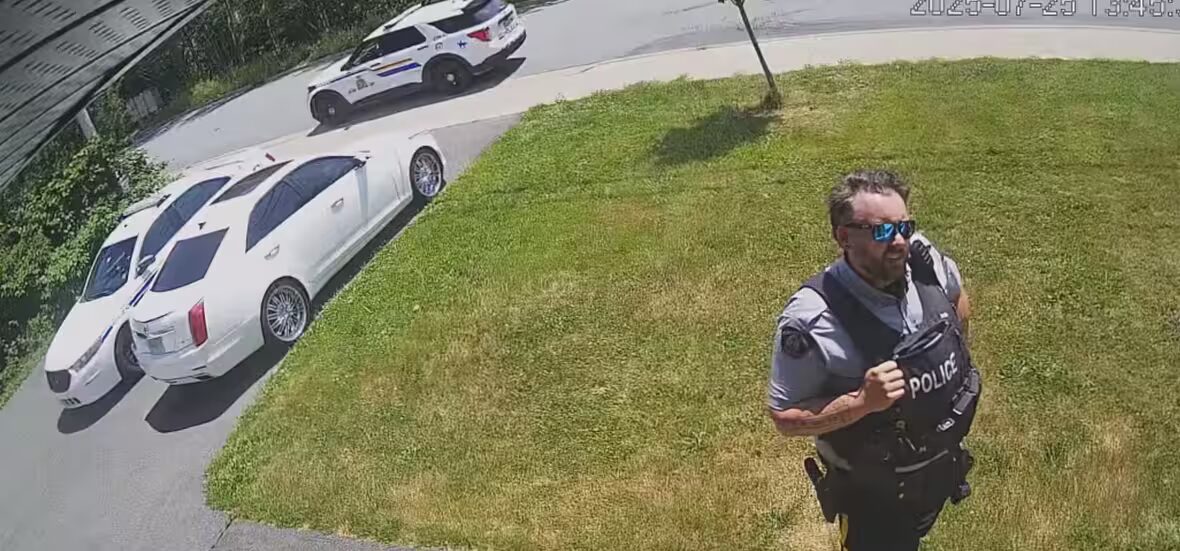 conducteur - Des agents de la GRC à la recherche d'un conducteur en état d'ébriété demandent à parler à un homme décédé l'année dernière