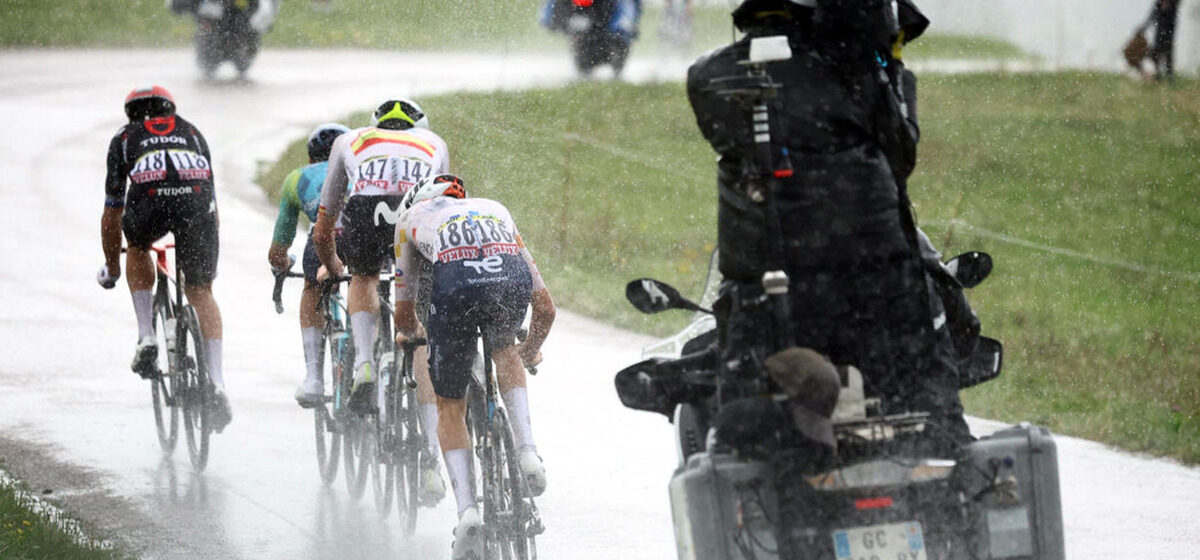 chute - Tour De France, 20e étape : La vidéo de la chute spectaculaire de Romain Grégoire sous la pluie
