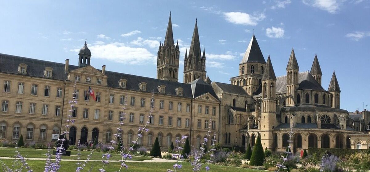 Caen - « Pourquoi les gens ne savent-ils pas où se trouve Caen ? La ville publie un guide essentiel pour faciliter l'installation »