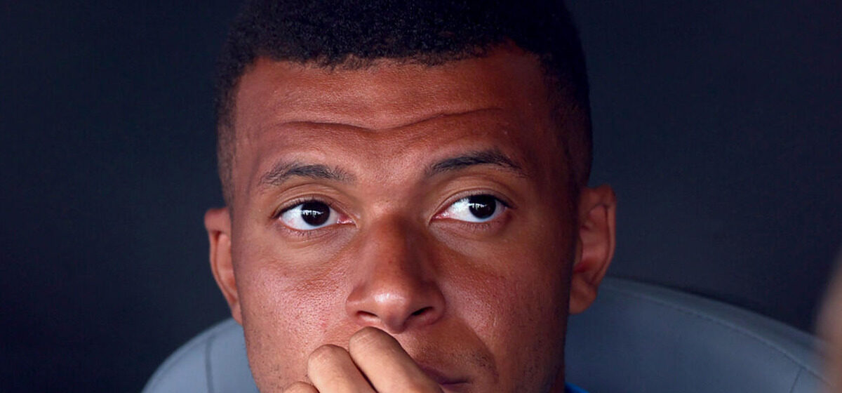 Mbappé - Chèques de Mbappé remis à des policiers : une enquête ouverte à Paris