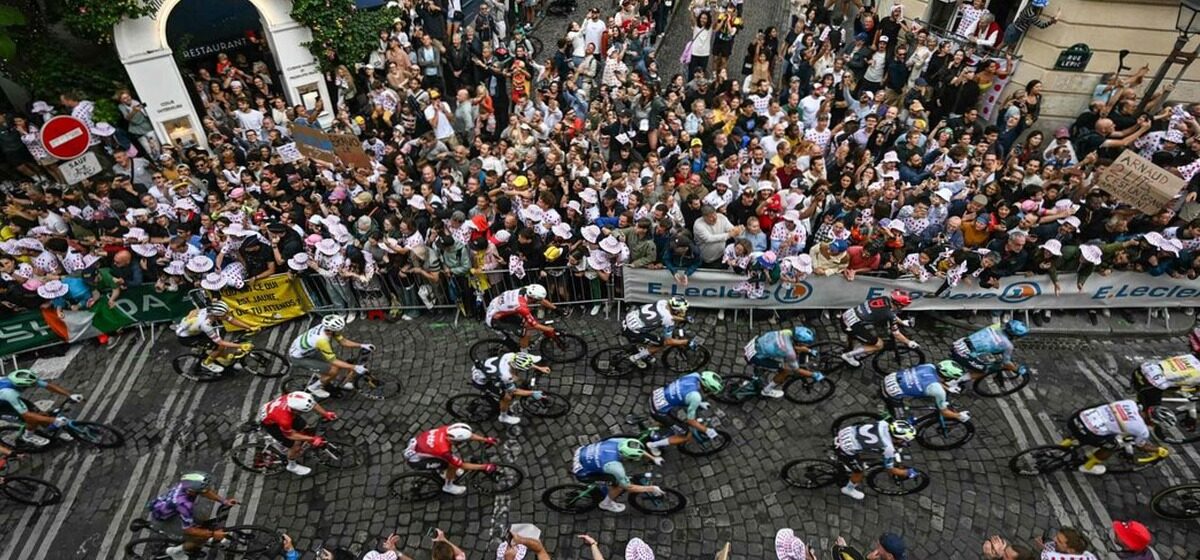 Alaphilippe - Tour de France : Les Images du Premier Passage dans une Ambiance Électrisante Rue Lepic avec Alaphilippe en Action