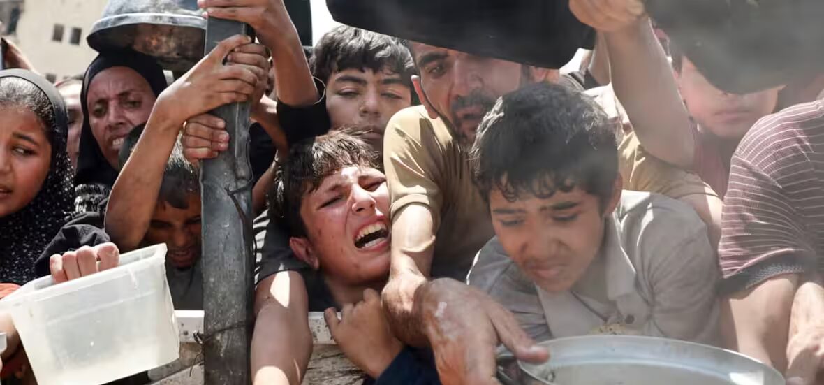 victimes - Mère et nouveau-né parmi au moins 36 victimes des frappes israéliennes alors qu'une aide commence à arriver