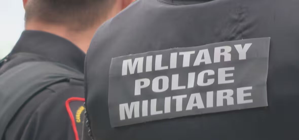 police - La surveillance de la police militaire convoque une audience publique sur une prétendue détention de civils à la base de Montréal