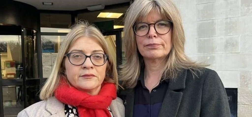 Armes - Fille Qui A Poigné Des Enseignants Fascinée Par Les Armes Et La Guerre, Selon Un Rapport