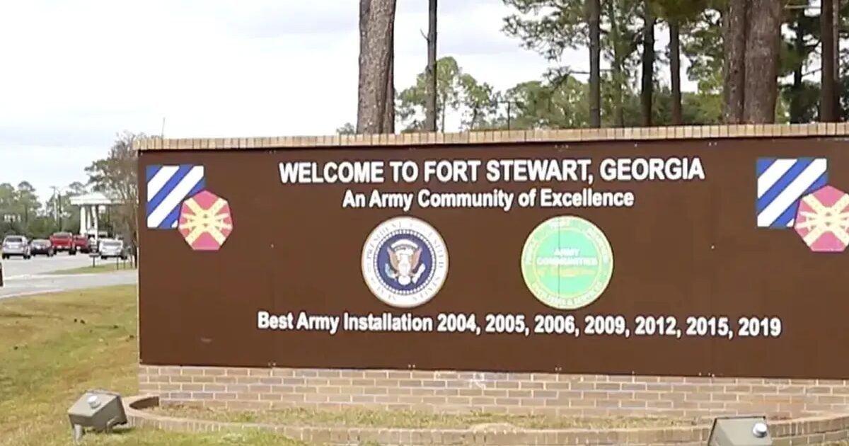 militaire - Fermeture d'une base militaire en Géorgie, aux États-Unis, en raison de la présence d'un tireur ayant blessé au moins cinq soldats