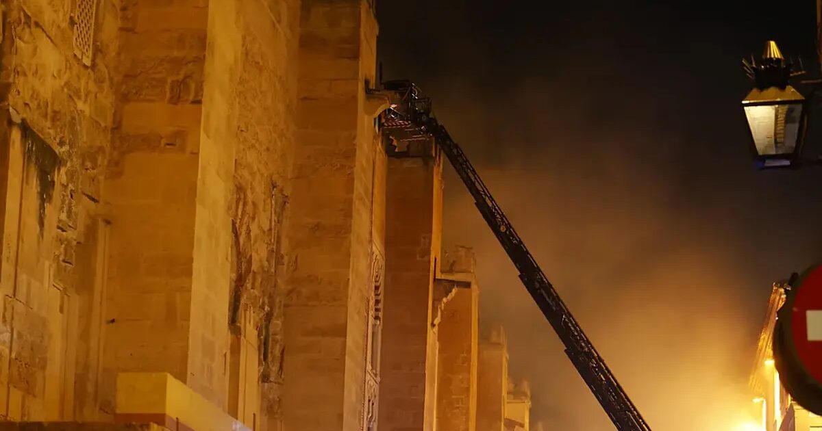 mosquée - Éteindre le feu à la mosquée de Córdoba : "Il y aura des dommages, mais ce ne sera pas une catastrophe"