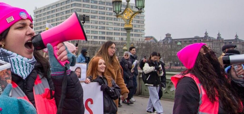femmes - Les jeunes femmes sont-elles plus à gauche que les hommes ? Et si oui, pourquoi ?