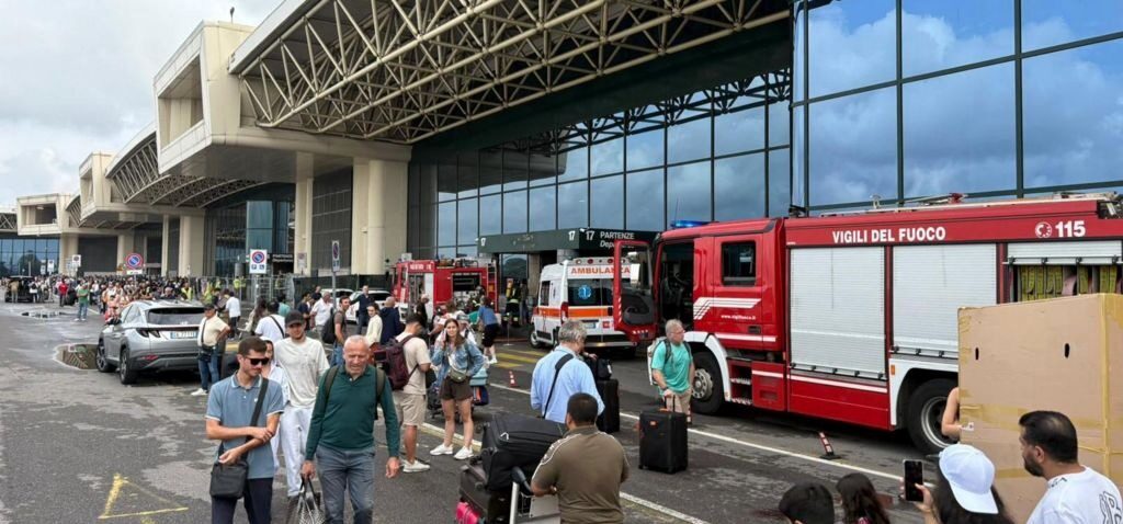aéroport - Un homme met le feu à la zone d'enregistrement de l'aéroport Malpensa de Milan