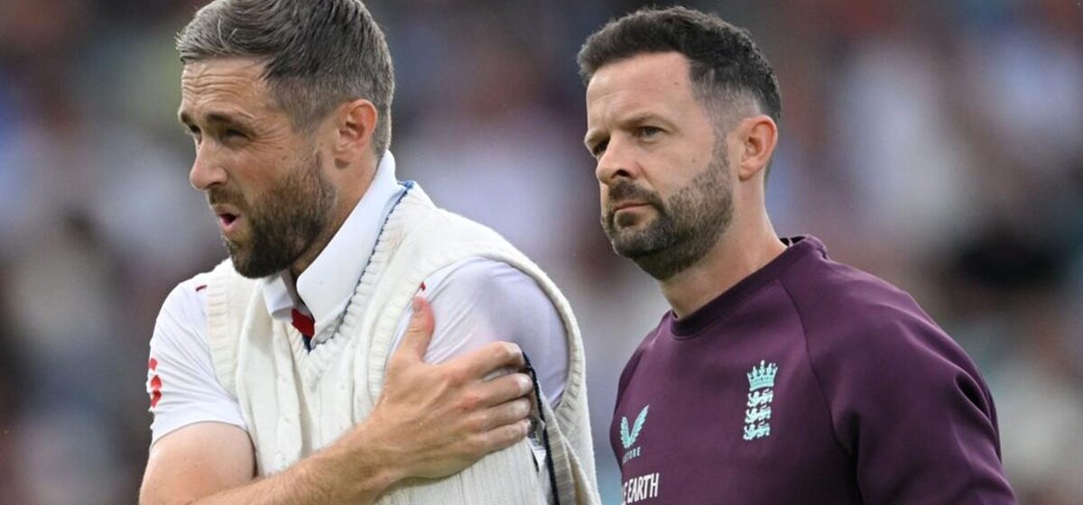 Woakes - Woakes devrait manquer le reste du Test en raison d'une blessure à l'épaule