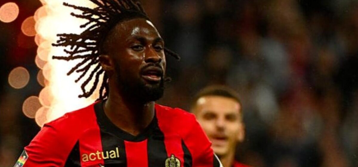 attaquant - Villa conclut un accord de 30 M£ pour l'attaquant de Nice Guessand
