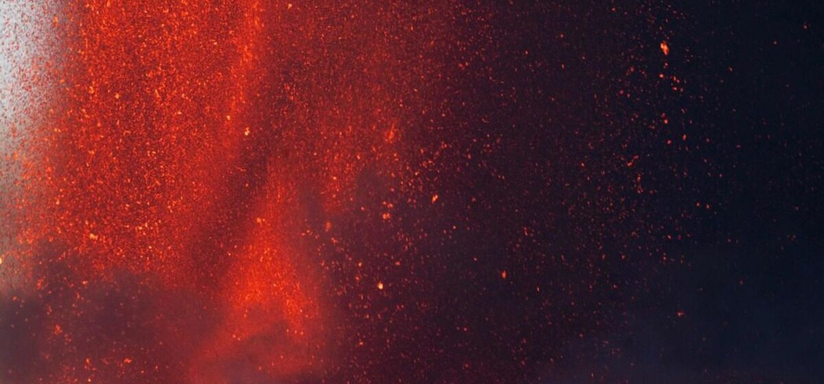 Volcan - Cendres Propulsées à 6 000 Mètres : Un Volcan Entre En Éruption Pour La Première Fois En 450 Ans À L'Est De La Russie