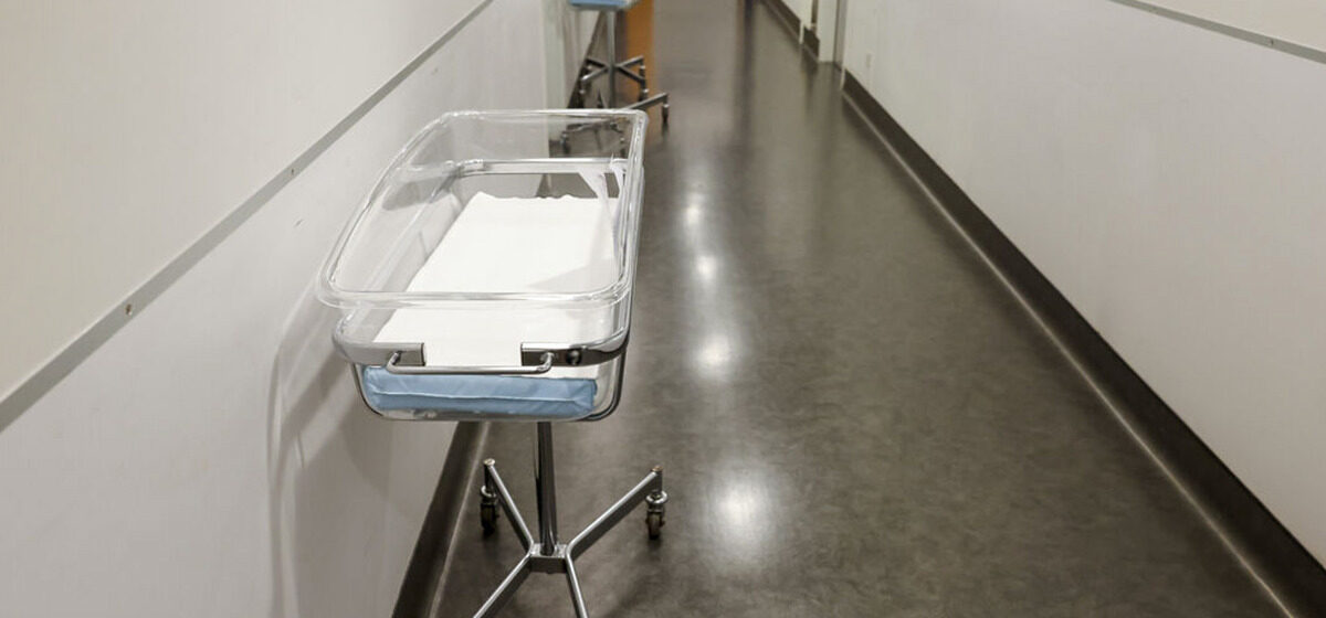 bébé - Mort d’un bébé de 4 mois en Moselle : sa mère remise en liberté et placée sous contrôle judiciaire