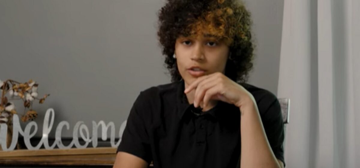 serveuse - Une étudiante accuse une serveuse de l'avoir suivie aux toilettes pour lui demander de « prouver » qu'elle était bien une fille.