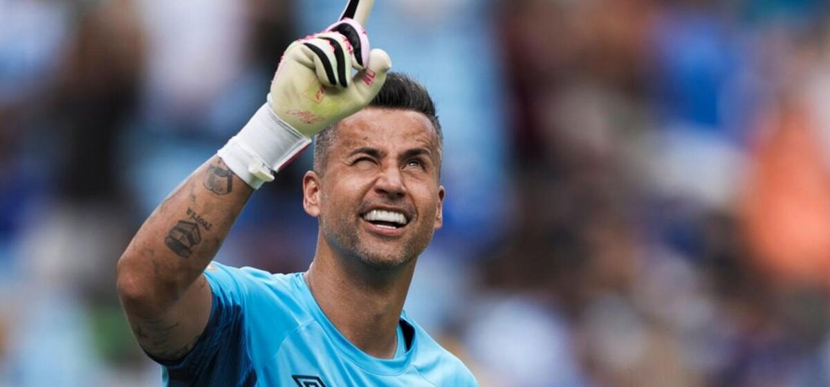 gardien - Le gardien de Fluminense, Fabio, bat le record de matchs de Shilton
