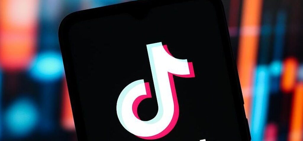 licencier - TikTok va licencier des centaines de modérateurs de contenu au Royaume-Uni