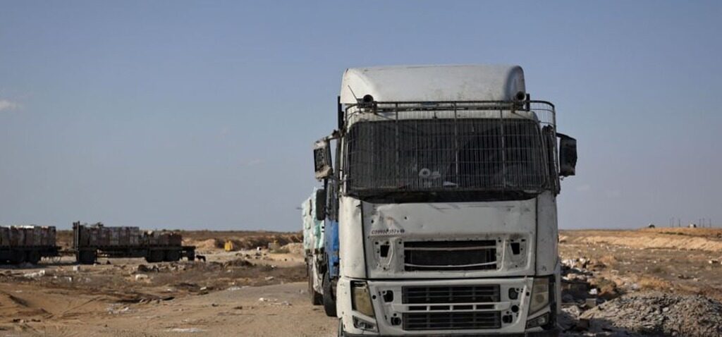 Gaza - Vingt morts après le renversement de camions à Gaza, selon la Défense civile dirigée par le Hamas